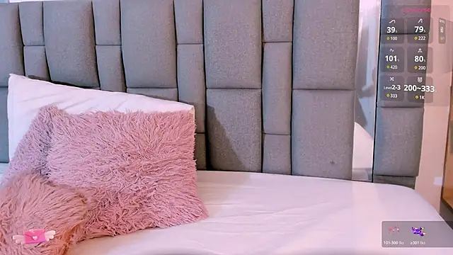 Snapshot of vivianne_scott chatting on October 2025 12:01:02 PM vivianne scott online show from October 2025 12:01:02 PM