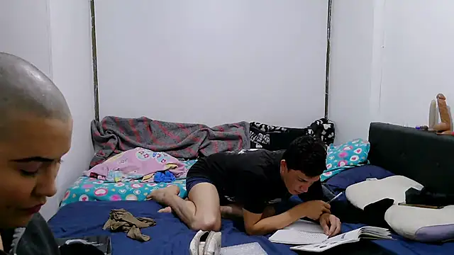 luxandracon23 online show from November 2025 02:06:01 AM