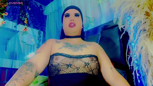 nauthyvalentina online show from April 2026 01:43:02 PM