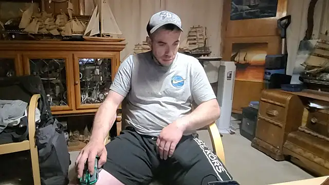Snapshot of ScubaStevex chatting on April 2026 06:05:02 AM ScubaStevex online show from April 2026 06:05:02 AM