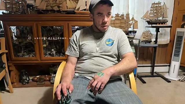 Snapshot of ScubaStevex chatting on April 2026 11:22:02 PM ScubaStevex online show from April 2026 11:22:02 PM