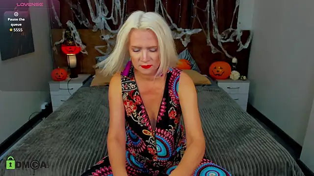 Luna  Lewis online show from October 2025 09:00:02 AM