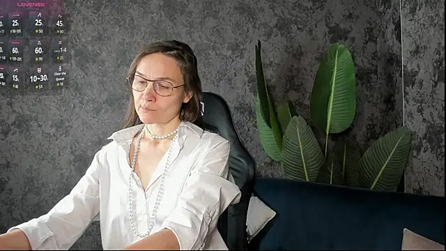 Lillian White online show from November 2025 11:38:02 PM