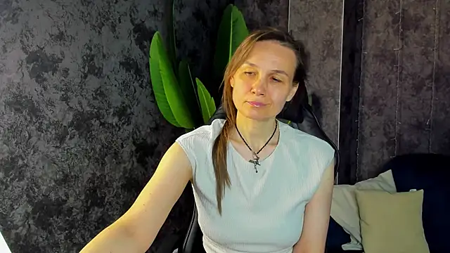 Snapshot of Lillian_White chatting on May 2026 01:03:02 AM Lillian White online show from May 2026 01:03:02 AM