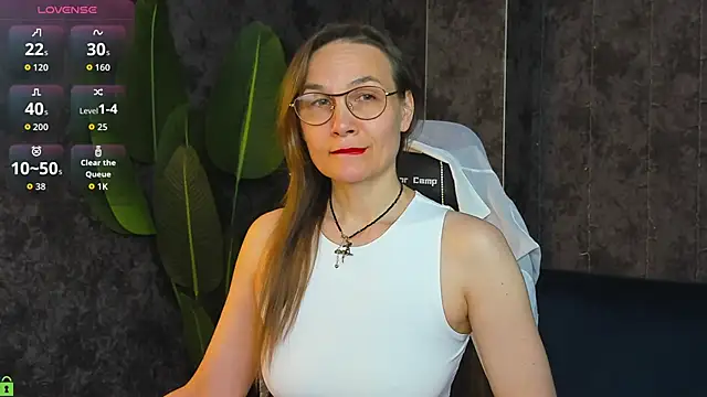Snapshot of Lillian_White chatting on May 2026 12:41:02 AM Lillian White online show from May 2026 12:41:02 AM