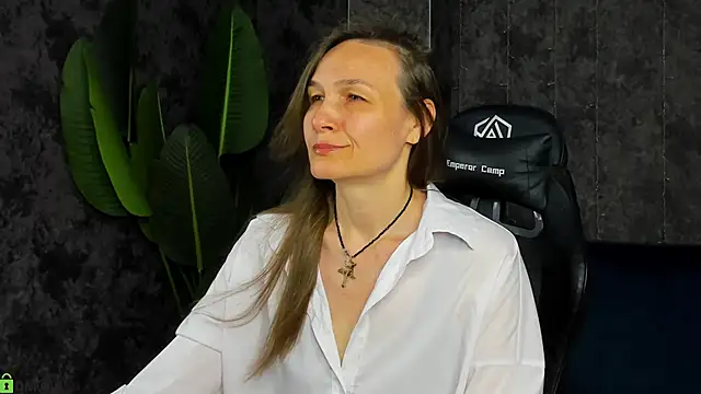 Snapshot of Lillian_White chatting on June 2026 12:37:01 AM Lillian White online show from June 2026 12:37:01 AM