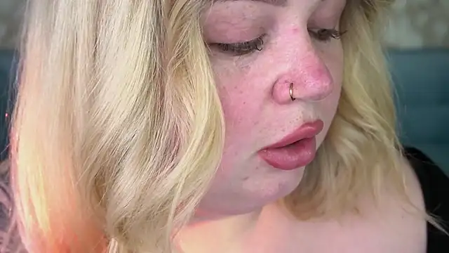 ZaraReignn online show from April 2026 07:54:01 PM