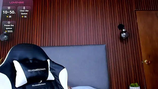 elissa iris online show from December 2024 03:22:01 PM