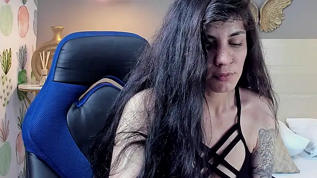 elissa iris online show from December 2024 07:18:02 PM