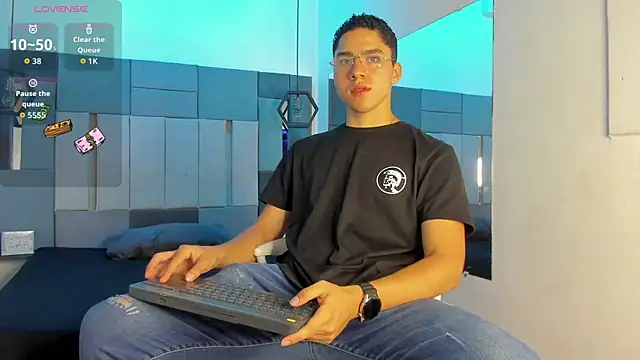 LiamNovak online show from November 2025 11:36:02 AM