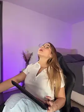 SophieRaily  online show from April 2026 09:39:33 PM