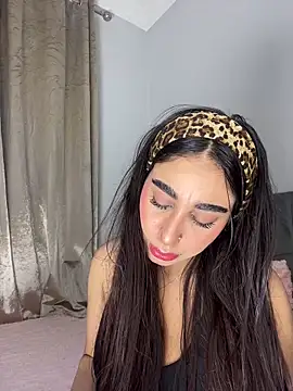 Snapshot of Meryem_Queen chatting on April 2026 08:39:01 PM Meryem Queen online show from April 2026 08:39:01 PM