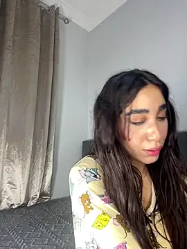 Snapshot of Meryem_Queen chatting on April 2026 01:04:01 AM Meryem Queen online show from April 2026 01:04:01 AM
