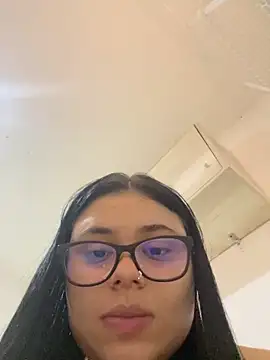 alissonfernandez  online show from April 2026 11:38:02 PM