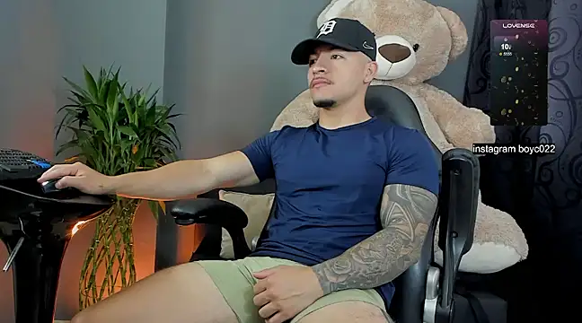 boyc022  online show from February 2025 10:18:01 AM