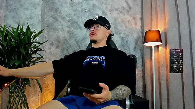 boyc022  online show from November 2025 01:11:01 PM