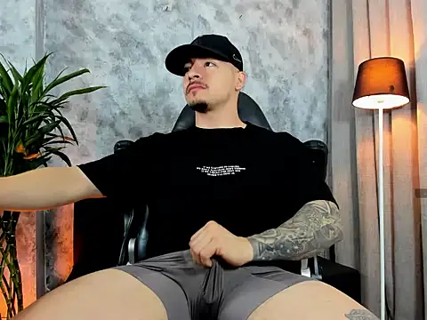 boyc022  online show from February 2026 02:46:02 PM