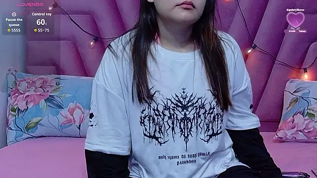 Snapshot of hornybarelylegalgirl chatting on February 2026 12:15:01 PM hornybarelylegalgirl online show from February 2026 12:15:01 PM