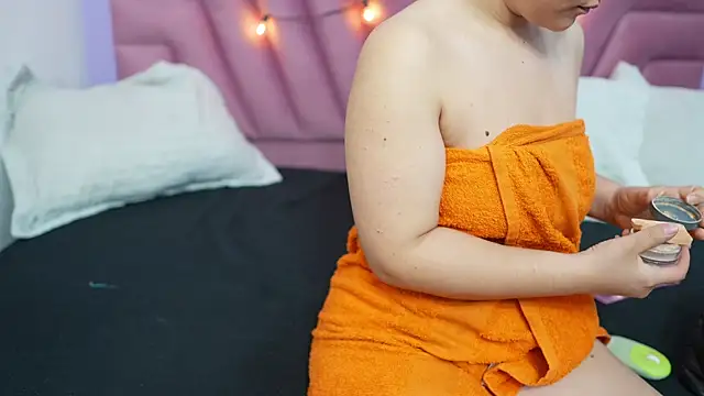Snapshot of hornybarelylegalgirl chatting on June 2026 12:09:02 PM hornybarelylegalgirl online show from June 2026 12:09:02 PM