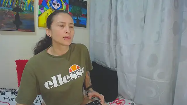 Snapshot of Leyla_Horny_Bg chatting on December 2025 01:46:02 AM Leyla Horny Bg online show from December 2025 01:46:02 AM