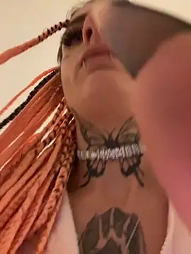 BlazyKitsune- online show from November 2025 10:52:02 PM