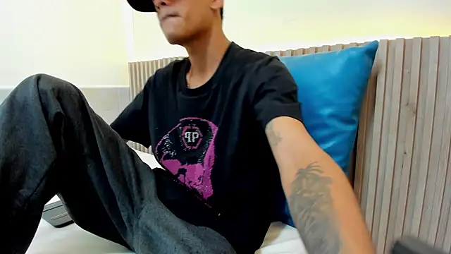 Snapshot of Billy_zander chatting on December 2024 04:58:01 PM Billy zander online show from December 2024 04:58:01 PM