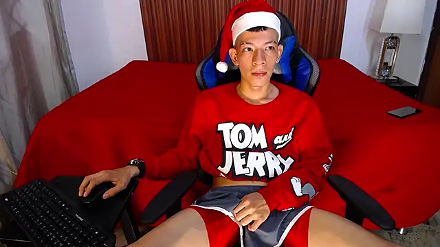 Favel Gomez7 online show from December 2024 01:33:01 PM