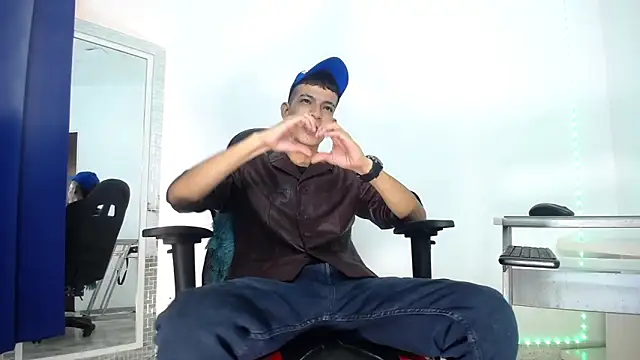 Favel Gomez7 online show from December 2024 12:49:01 PM