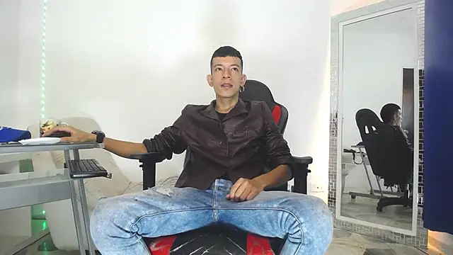 Favel Gomez7 online show from December 2024 12:49:01 PM