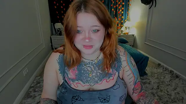 MoonLghte online show from October 2025 08:08:02 PM