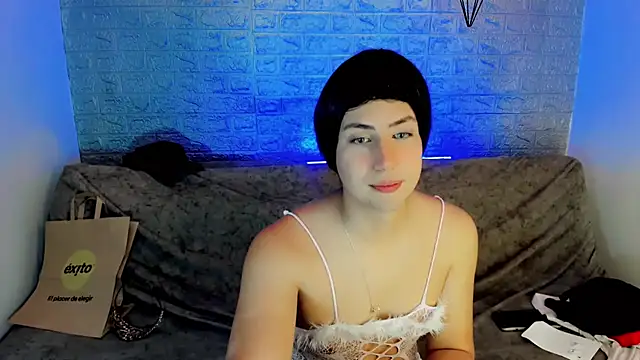 Snapshot of Oxana-Novikov chatting on June 2026 11:02:02 PM Oxana-Novikov online show from June 2026 11:02:02 PM