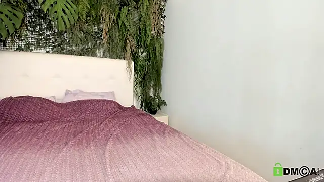 ElizaNik  online show from September 2025 04:41:02 PM