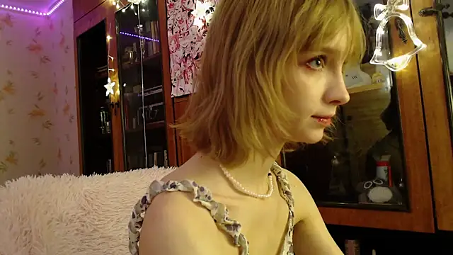 Snapshot of cloudgirrl chatting on January 2025 10:15:01 PM cloudgirrl online show from January 2025 10:15:01 PM