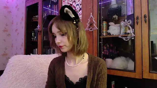 Snapshot of cloudgirrl chatting on January 2025 08:09:01 PM cloudgirrl online show from January 2025 08:09:01 PM