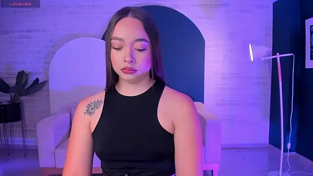 Snapshot of AlinaKravitz chatting on February 2026 11:49:02 AM AlinaKravitz online show from February 2026 11:49:02 AM