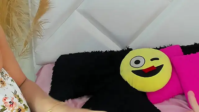 Snapshot of ScarlethNatasha chatting on February 2025 10:11:02 PM ScarlethNatasha online show from February 2025 10:11:02 PM