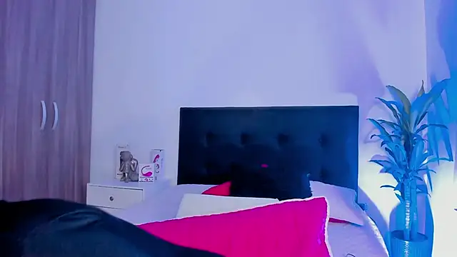 Snapshot of LaylaJewel chatting on March 2025 03:40:01 PM LaylaJewel online show from March 2025 03:40:01 PM