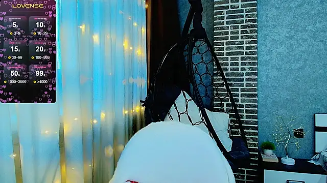 Evacadooo online show from December 2025 04:22:01 AM