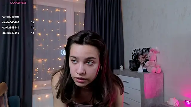 EmeliaReaper online show from November 2025 09:49:02 PM