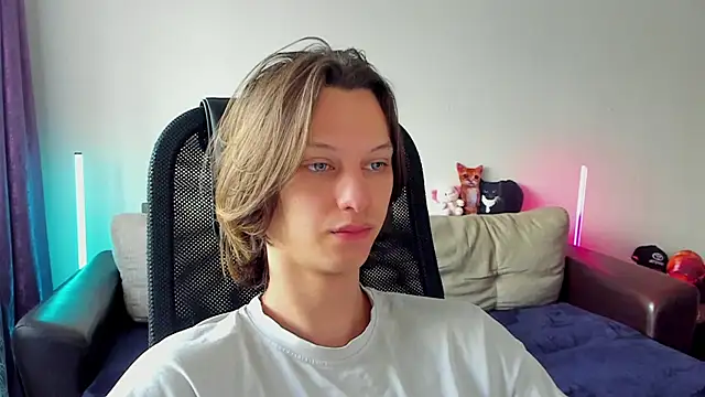 Snapshot of Ostin_meow chatting on May 2026 07:24:02 AM Ostin meow online show from May 2026 07:24:02 AM