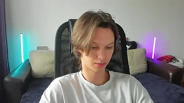 Snapshot of Ostin_meow chatting on May 2026 07:37:02 AM Ostin meow online show from May 2026 07:37:02 AM
