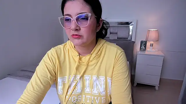 Camilaa bueno online show from March 2026 09:18:02 PM