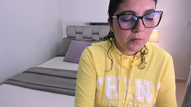 Camilaa bueno online show from April 2026 11:16:01 PM