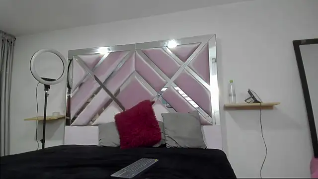 Violeett online show from December 2024 03:52:02 AM