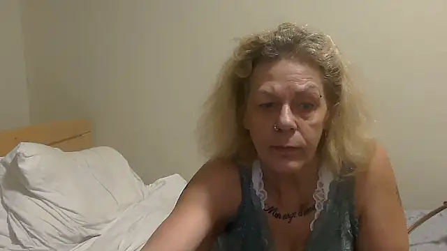 housewife shantie online show from October 2025 07:37:01 PM