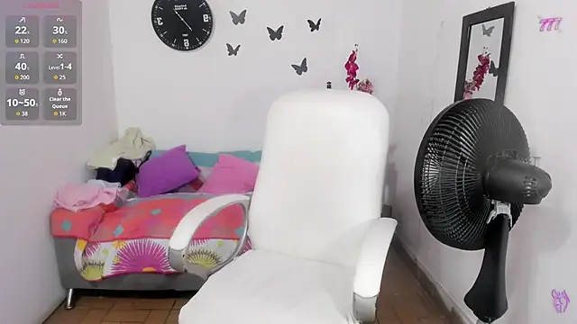 elly willis online show from April 2026 08:34:01 PM