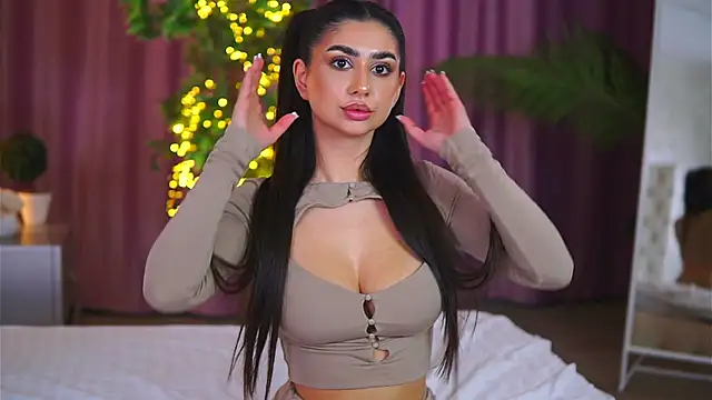 Snapshot of YemayaLuna chatting on December 2024 01:07:02 AM YemayaLuna online show from December 2024 01:07:02 AM