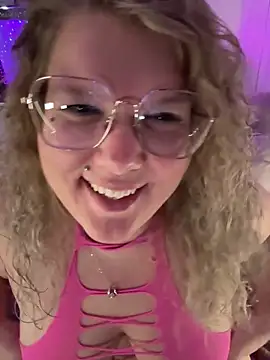 Snapshot of CurvyAnonymousGirl89 chatting on February 2026 05:01:01 PM CurvyAnonymousGirl89 online show from February 2026 05:01:01 PM