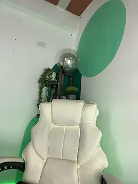 LollaByer online show from April 2026 09:13:01 PM