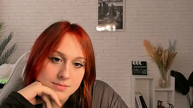 Snapshot of EdlaHatter chatting on December 2024 07:16:02 AM EdlaHatter online show from December 2024 07:16:02 AM